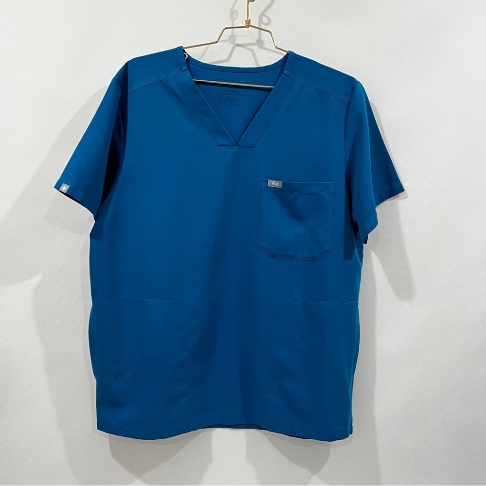Figs Chisec Alps Blue Scrub Top Size Large PO#1652 Three Pockets Short Sleeve